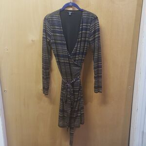 Guess Women's Metallic Striped Wrap Dress,
SIZE M Gold and Blue Stripe
Preowned